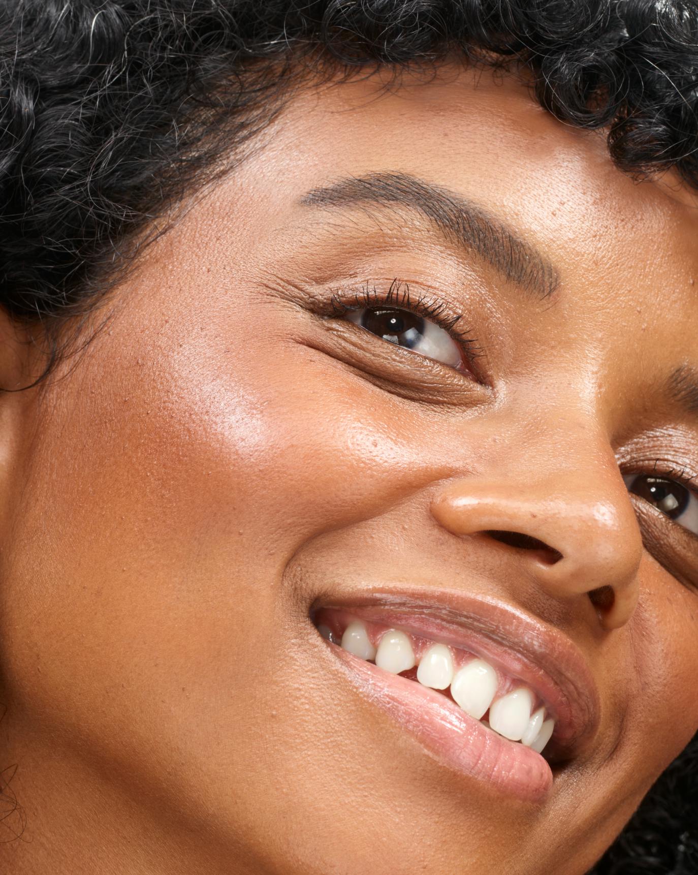 Tiana wears Cloud Paint in Coast.